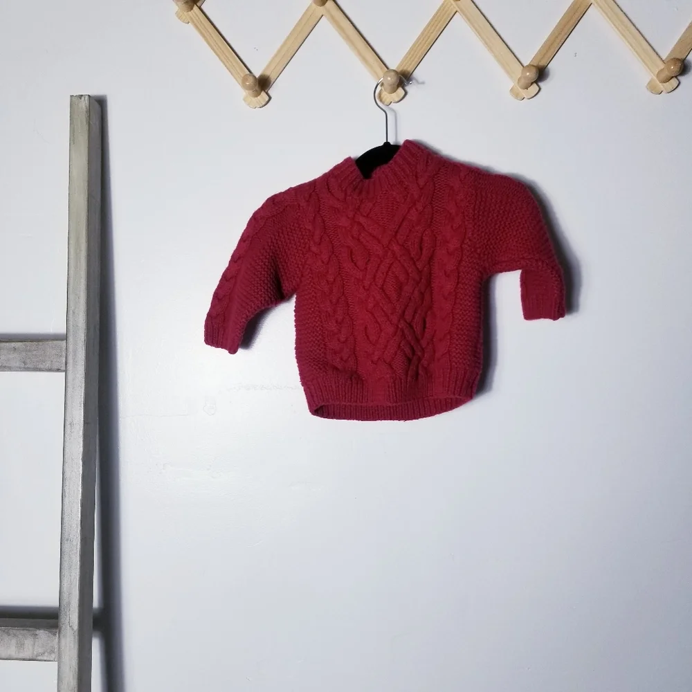 BABY GAP RED SWEATER SIZE 12 TO 18 MONTHS